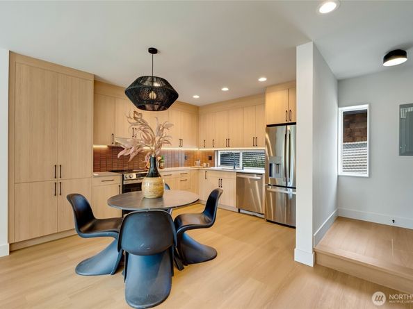 5427 25th Avenue SW, Seattle WA 98106
