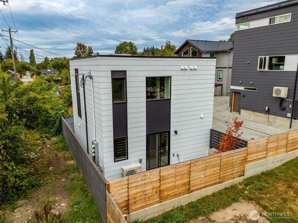 5427 25th Avenue SW, Seattle WA 98106