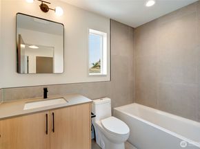 5427 25th Avenue SW, Seattle WA 98106