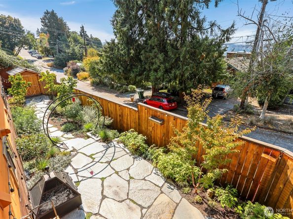 4320 Palatine Avenue N, Seattle WA 98103