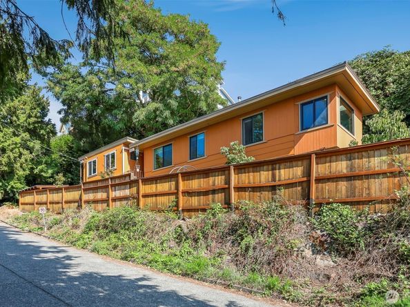 4320 Palatine Avenue N, Seattle WA 98103