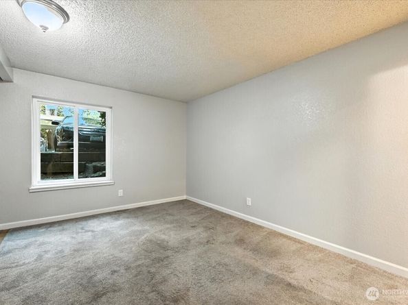 18910 NW 8th Avenue NW 121, Shoreline WA 98177