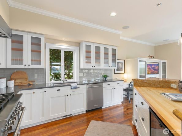 3016 37th Avenue W, Seattle WA 98199