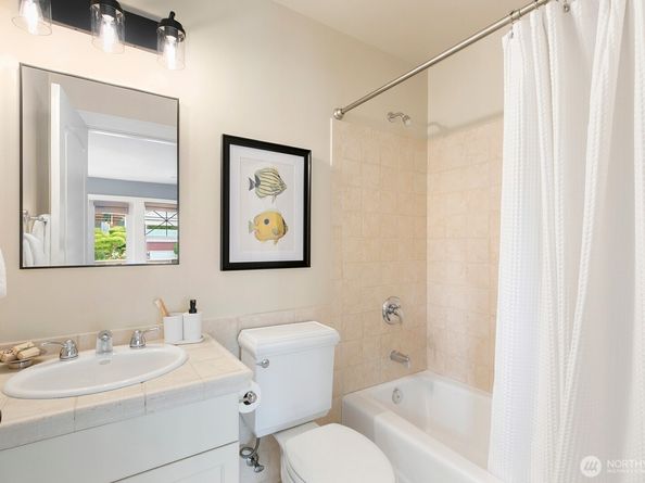 3016 37th Avenue W, Seattle WA 98199