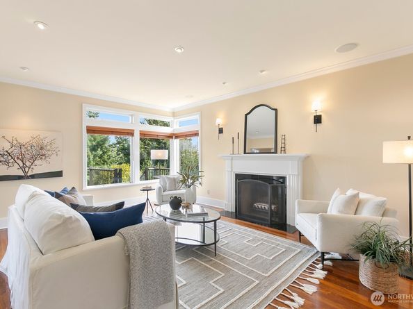 3016 37th Avenue W, Seattle WA 98199