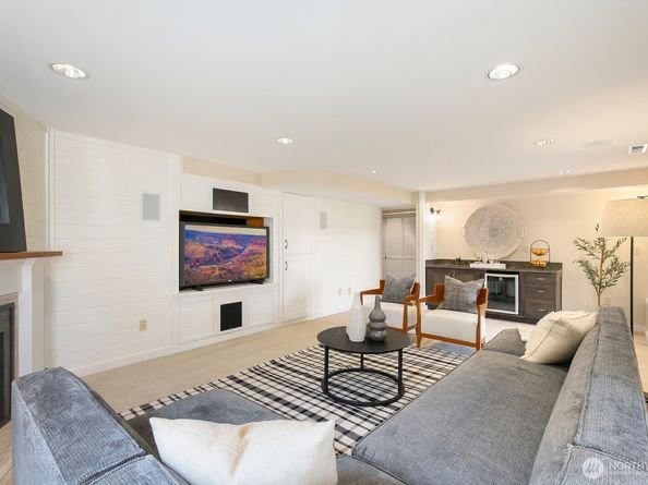 3016 37th Avenue W, Seattle WA 98199