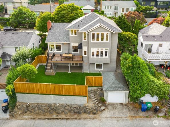 3016 37th Avenue W, Seattle WA 98199