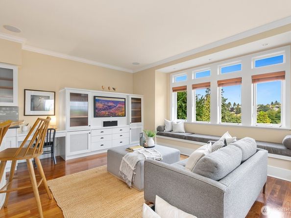 3016 37th Avenue W, Seattle WA 98199