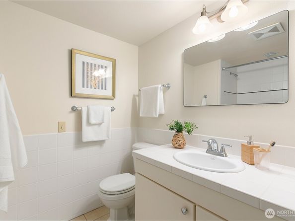 3016 37th Avenue W, Seattle WA 98199
