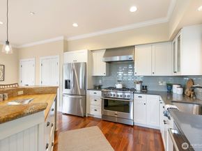 3016 37th Avenue W, Seattle WA 98199