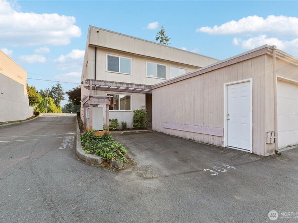 8225 212th Street SW 304, Edmonds WA 98026