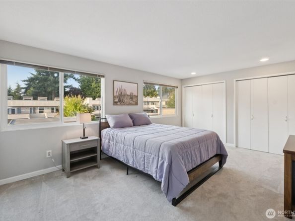 8225 212th Street SW 304, Edmonds WA 98026