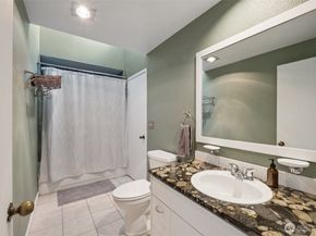 8225 212th Street SW 304, Edmonds WA 98026