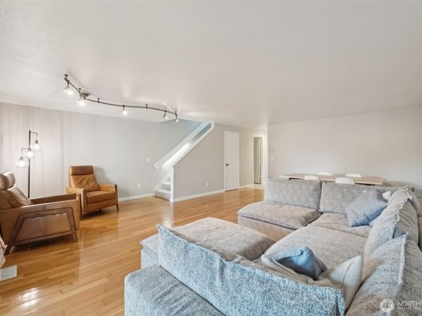 8225 212th Street SW 304, Edmonds WA 98026