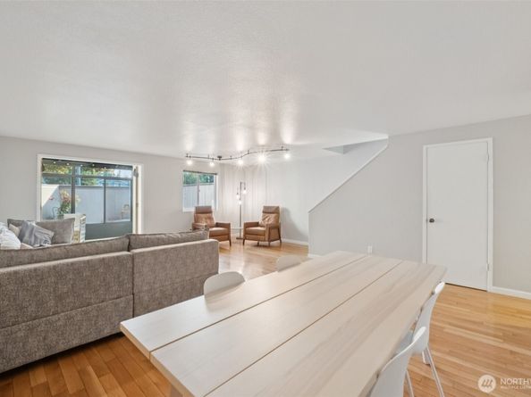 8225 212th Street SW 304, Edmonds WA 98026