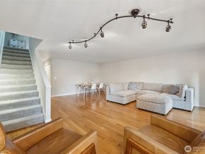 8225 212th Street SW 304, Edmonds WA 98026