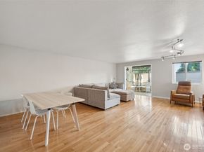 8225 212th Street SW 304, Edmonds WA 98026