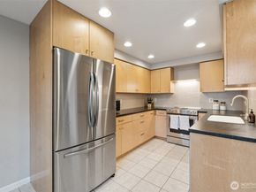 8225 212th Street SW 304, Edmonds WA 98026
