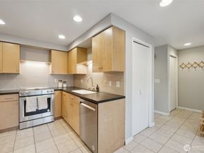 8225 212th Street SW 304, Edmonds WA 98026