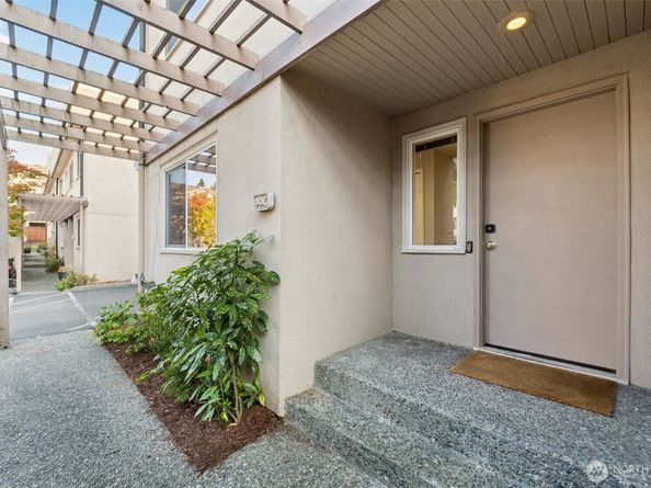 8225 212th Street SW 304, Edmonds WA 98026