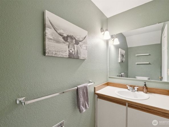 8225 212th Street SW 304, Edmonds WA 98026