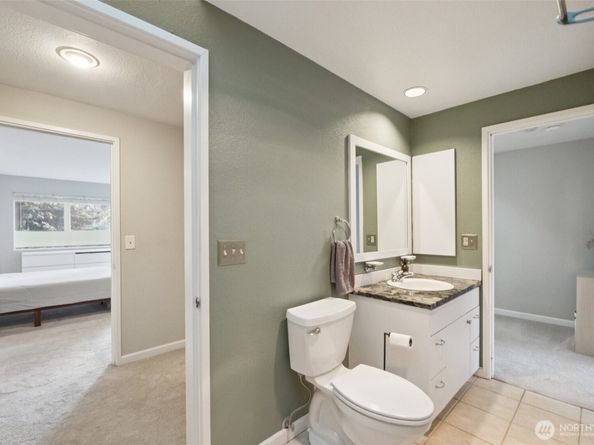 8225 212th Street SW 304, Edmonds WA 98026