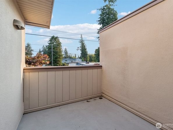 8225 212th Street SW 304, Edmonds WA 98026