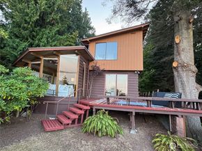9482 Green Spot Place NE, Bainbridge Island WA 98110