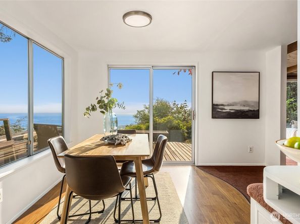 9482 Green Spot Place NE, Bainbridge Island WA 98110