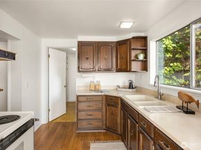 9482 Green Spot Place NE, Bainbridge Island WA 98110