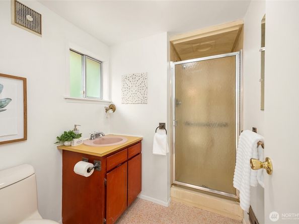 9482 Green Spot Place NE, Bainbridge Island WA 98110