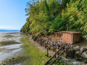 9482 Green Spot Place NE, Bainbridge Island WA 98110