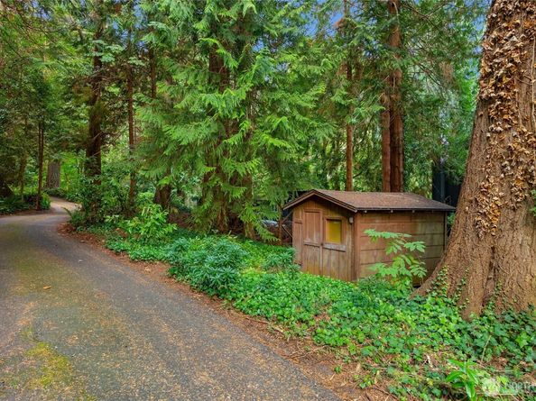 9482 Green Spot Place NE, Bainbridge Island WA 98110