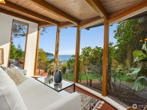 9482 Green Spot Place NE, Bainbridge Island WA 98110