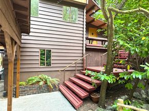 9482 Green Spot Place NE, Bainbridge Island WA 98110