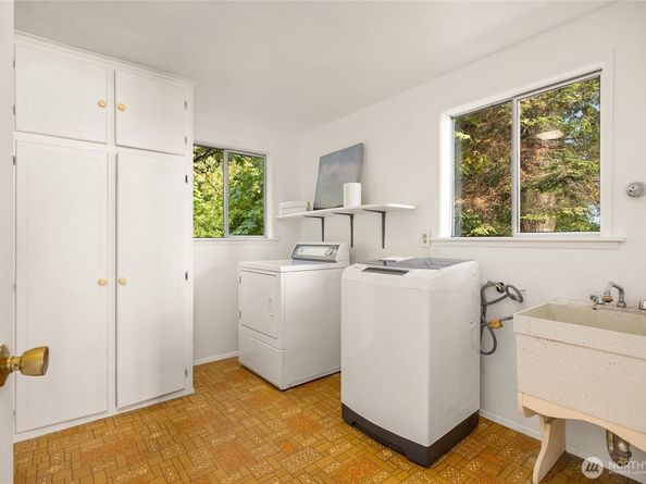 9482 Green Spot Place NE, Bainbridge Island WA 98110
