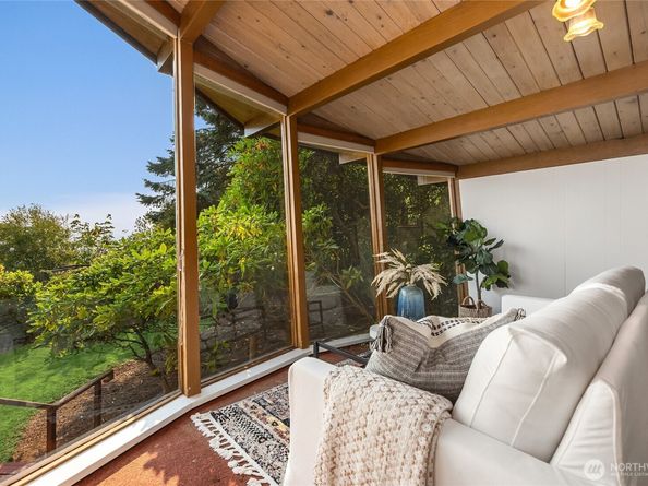 9482 Green Spot Place NE, Bainbridge Island WA 98110