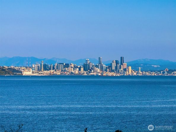 9482 Green Spot Place NE, Bainbridge Island WA 98110
