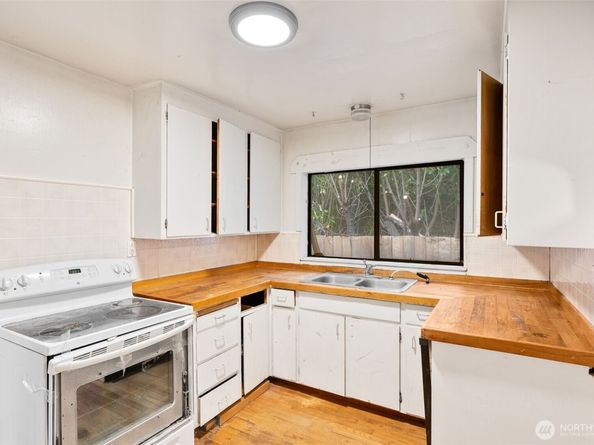 2311 N 88th Street, Seattle WA 98103