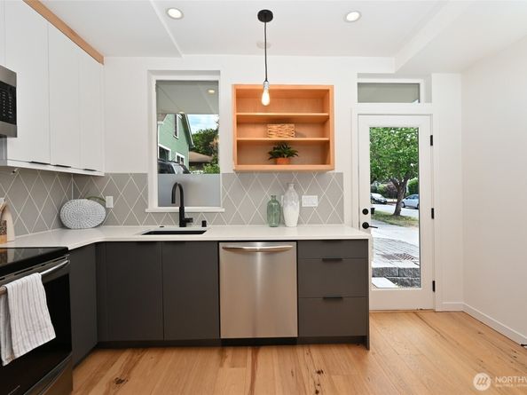 6300 26th Avenue NW, Seattle WA 98107
