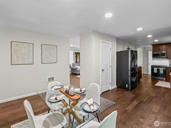 8964 Lawrence Drive SE, Port Orchard WA 98367