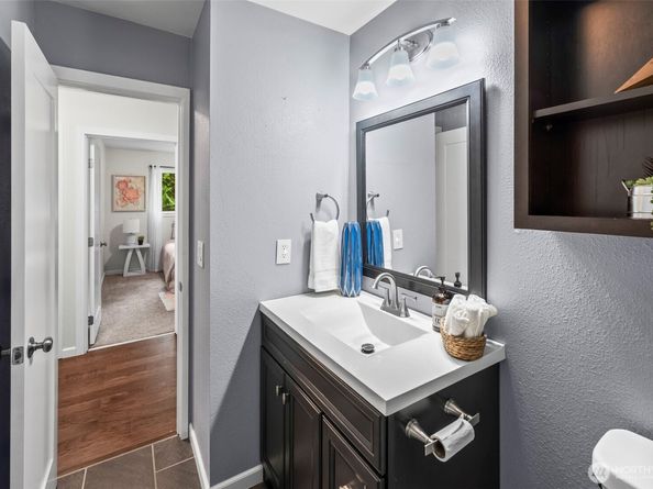 8964 Lawrence Drive SE, Port Orchard WA 98367