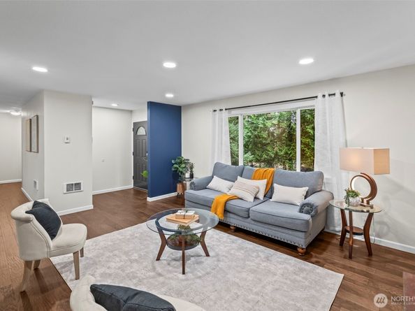 8964 Lawrence Drive SE, Port Orchard WA 98367