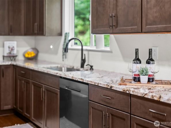 8964 Lawrence Drive SE, Port Orchard WA 98367