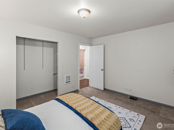8964 Lawrence Drive SE, Port Orchard WA 98367