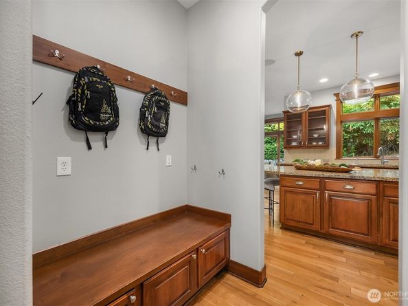 2989 NE Davis Loop, Issaquah WA 98029