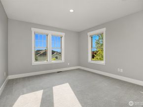 2989 NE Davis Loop, Issaquah WA 98029
