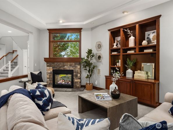 2989 NE Davis Loop, Issaquah WA 98029