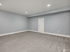 2989 NE Davis Loop, Issaquah WA 98029