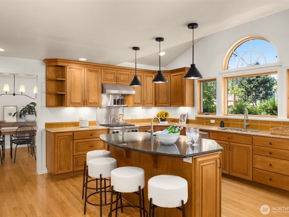 11216 E Riverside Drive, Bothell WA 98011